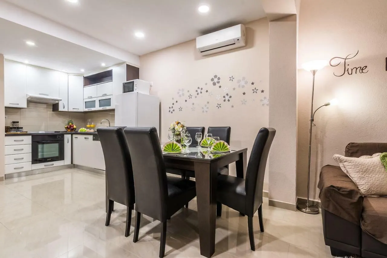Old Town House Pakostane Apartment