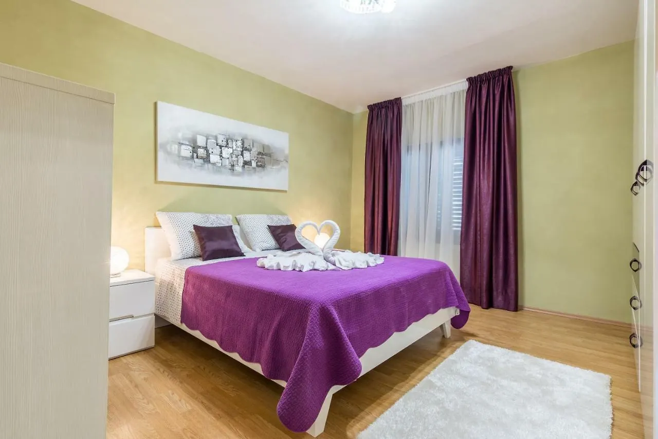Old Town House Pakostane Apartment