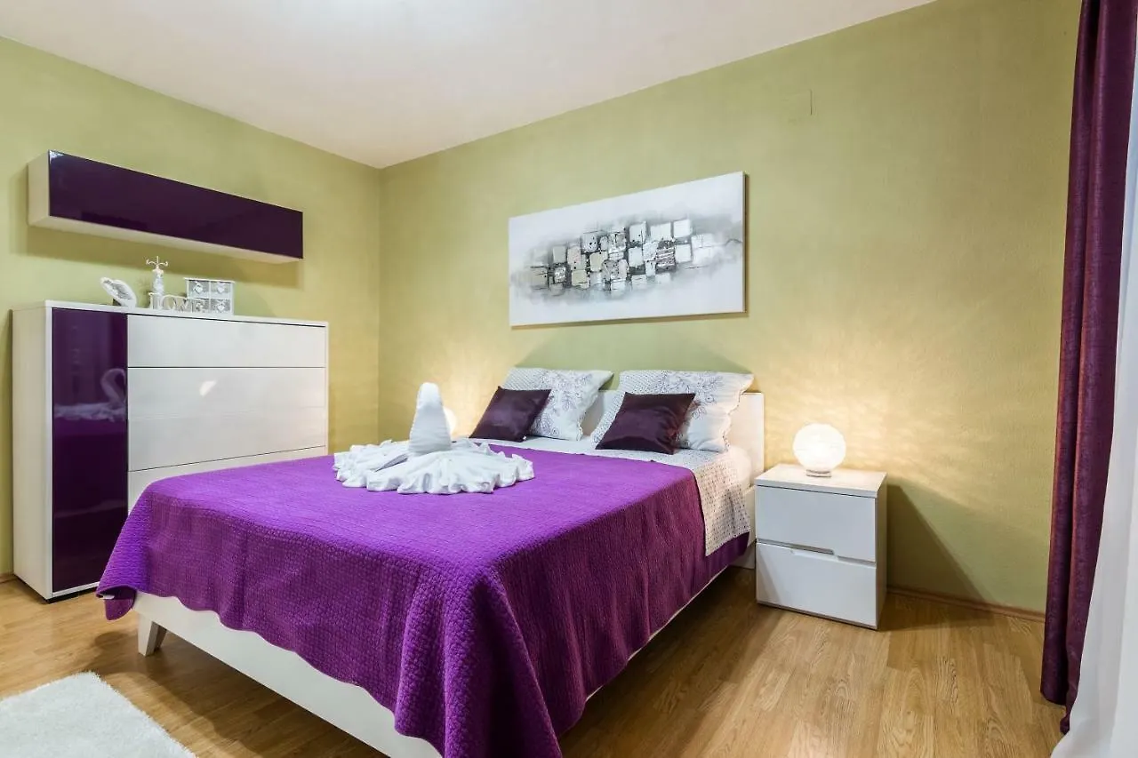 Old Town House Pakostane Apartment 0*,