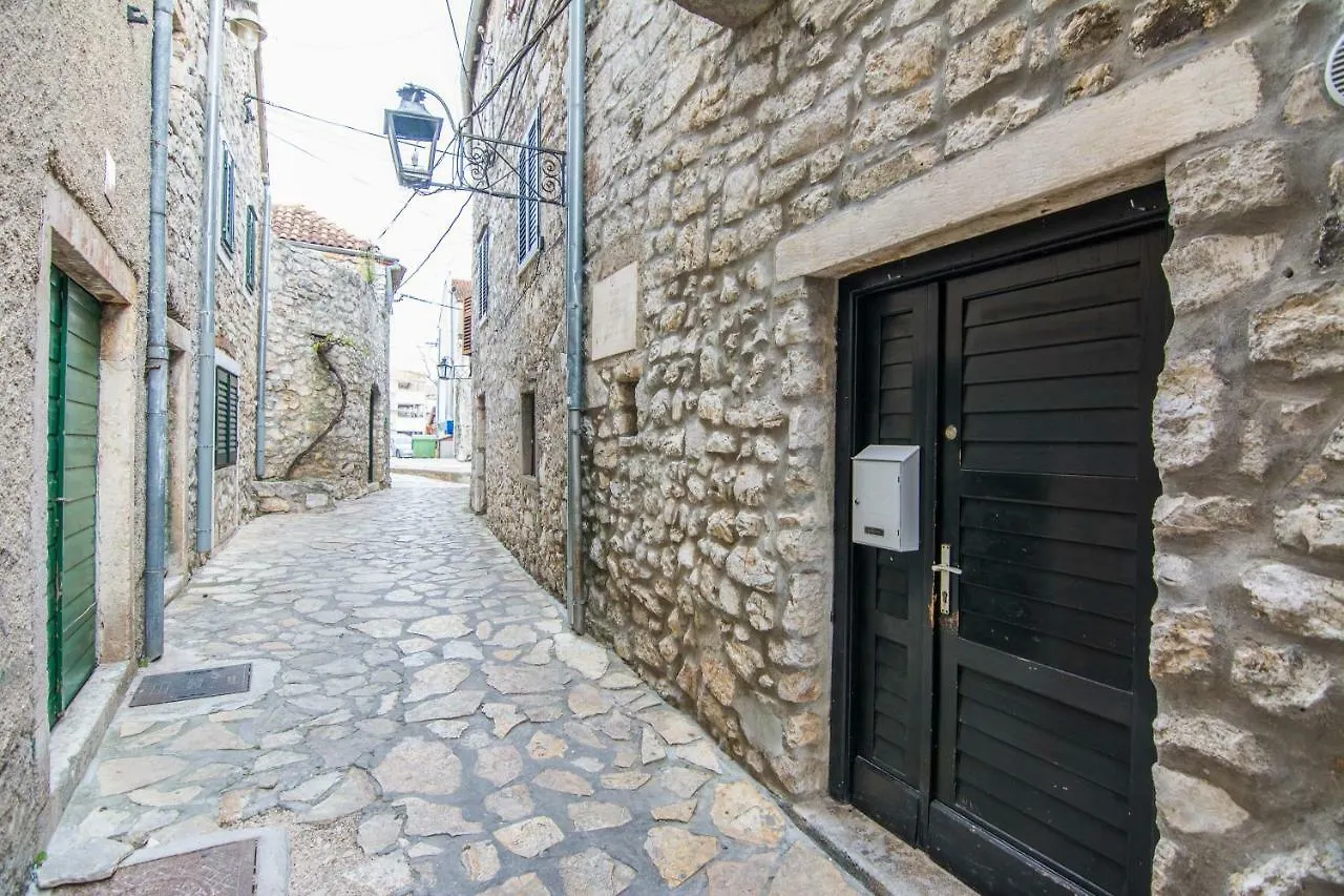 Old Town House Pakostane Apartment