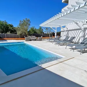 Pasman - 50 M2 Et Piscine Pakoštane