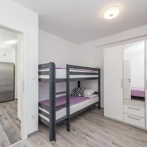Janice Apartment
